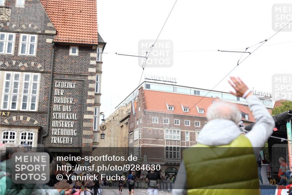 05.10.2025 - 20. swb-Marathon Bremen Yannick Fuchs http://msf.ph/oto/9284630 05.10.2025 13:02:31 Ziel 662 meine-sportfotos.de