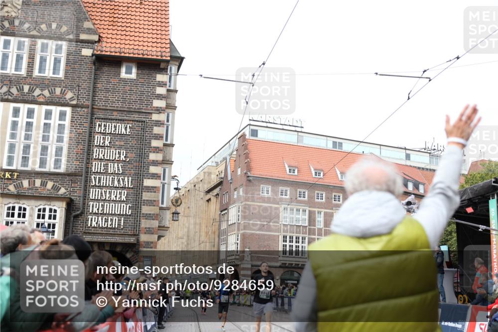 05.10.2025 - 20. swb-Marathon Bremen Yannick Fuchs http://msf.ph/oto/9284659 05.10.2025 13:02:31 Ziel 662 meine-sportfotos.de