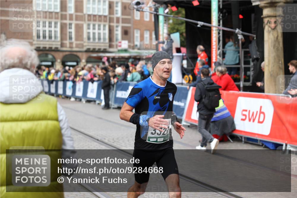 05.10.2025 - 20. swb-Marathon Bremen Yannick Fuchs http://msf.ph/oto/9284668 05.10.2025 13:02:35 Ziel 662, 3327, 6849 meine-sportfotos.de