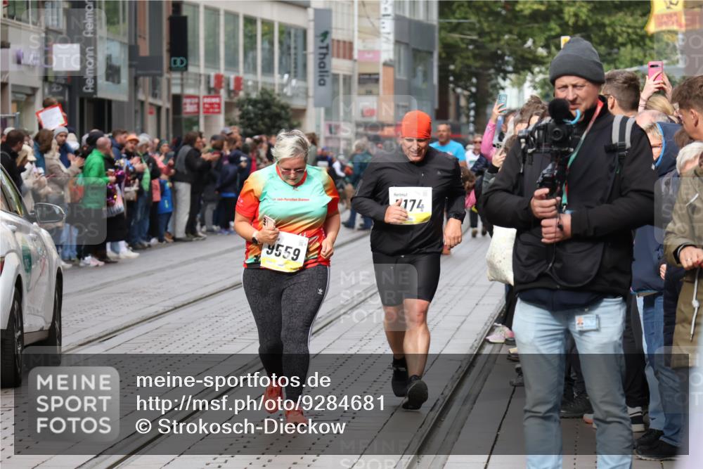 05.10.2025 - 20. swb-Marathon Bremen Strokosch-Dieckow http://msf.ph/oto/9284681 05.10.2025 11:28:38 Ziel 7174, 10579, 11313, 11314, 7174, 10579, 11313, 11314 meine-sportfotos.de