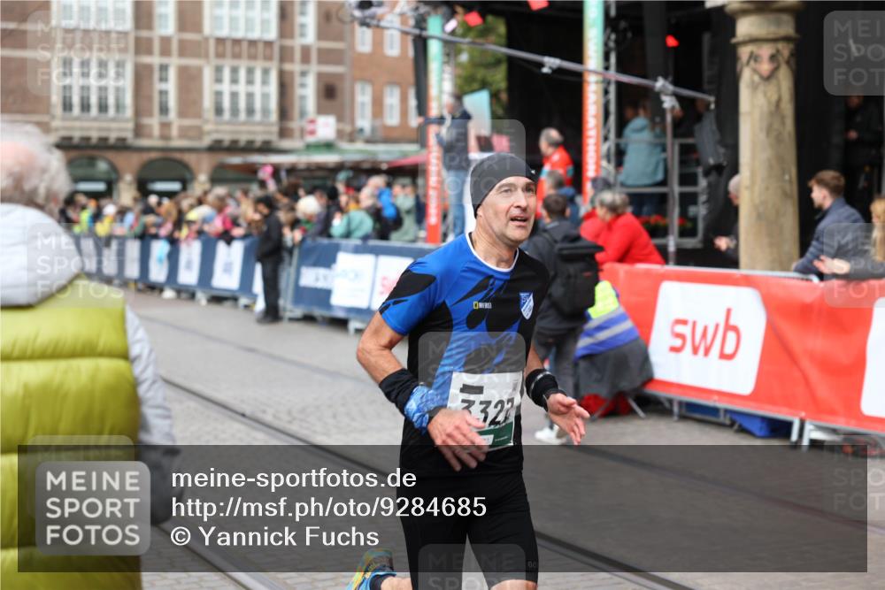 05.10.2025 - 20. swb-Marathon Bremen Yannick Fuchs http://msf.ph/oto/9284685 05.10.2025 13:02:35 Ziel 662, 3327, 6849 meine-sportfotos.de