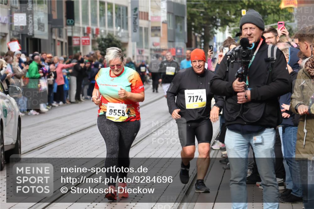 05.10.2025 - 20. swb-Marathon Bremen Strokosch-Dieckow http://msf.ph/oto/9284696 05.10.2025 11:28:39 Ziel 7174, 10579, 11313, 11314, 7174, 10579, 11313, 11314 meine-sportfotos.de