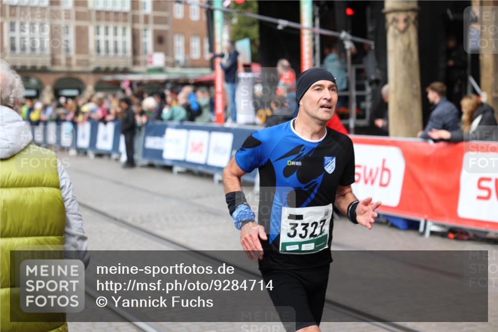 05.10.2025 - 20. swb-Marathon Bremen Yannick Fuchs http://msf.ph/oto/9284714 05.10.2025 13:02:35 Ziel 662, 3327, 6849 meine-sportfotos.de