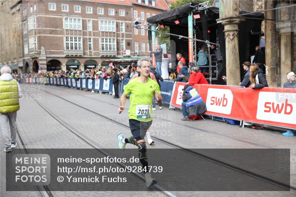 05.10.2025 - 20. swb-Marathon Bremen Yannick Fuchs http://msf.ph/oto/9284739 05.10.2025 13:02:42 Ziel 1810, 3327, 6849, 7028, 7170 meine-sportfotos.de