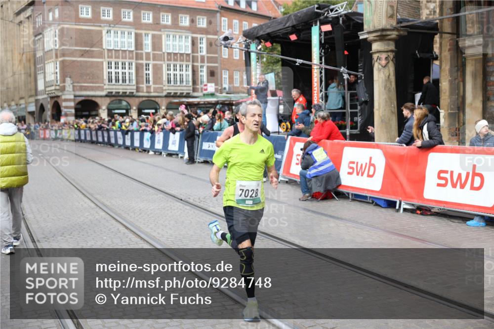 05.10.2025 - 20. swb-Marathon Bremen Yannick Fuchs http://msf.ph/oto/9284748 05.10.2025 13:02:42 Ziel 1810, 3327, 6849, 7028, 7170 meine-sportfotos.de