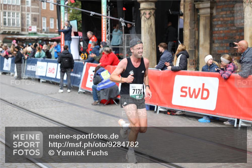 05.10.2025 - 20. swb-Marathon Bremen Yannick Fuchs http://msf.ph/oto/9284782 05.10.2025 13:02:43 Ziel 1810, 3327, 7028, 7170 meine-sportfotos.de