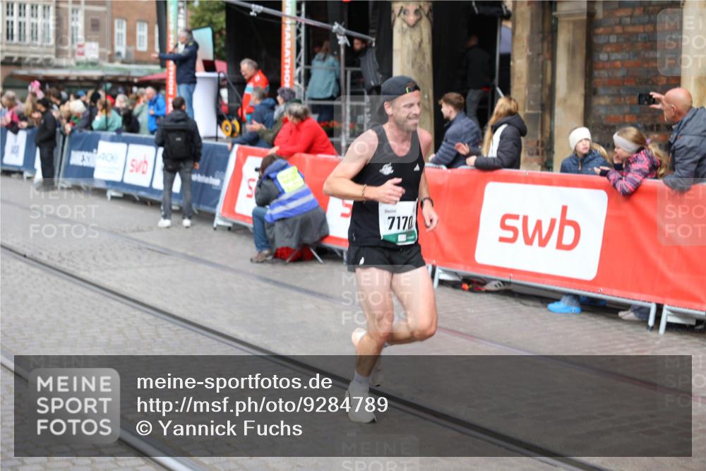 05.10.2025 - 20. swb-Marathon Bremen Yannick Fuchs http://msf.ph/oto/9284789 05.10.2025 13:02:43 Ziel 1810, 3327, 7028, 7170 meine-sportfotos.de