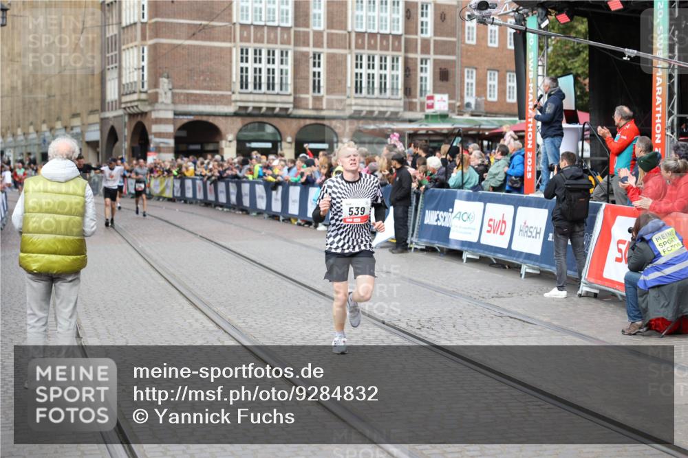 05.10.2025 - 20. swb-Marathon Bremen Yannick Fuchs http://msf.ph/oto/9284832 05.10.2025 13:02:53 Ziel 539, 3054, 4274 meine-sportfotos.de