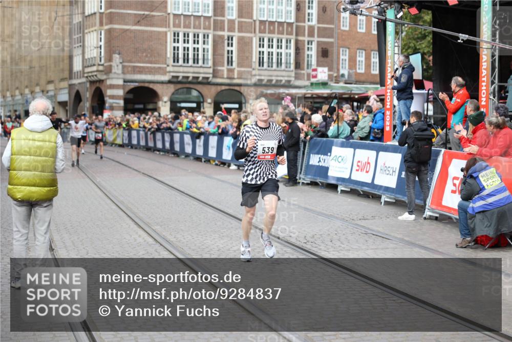 05.10.2025 - 20. swb-Marathon Bremen Yannick Fuchs http://msf.ph/oto/9284837 05.10.2025 13:02:53 Ziel 539, 3054, 4274 meine-sportfotos.de