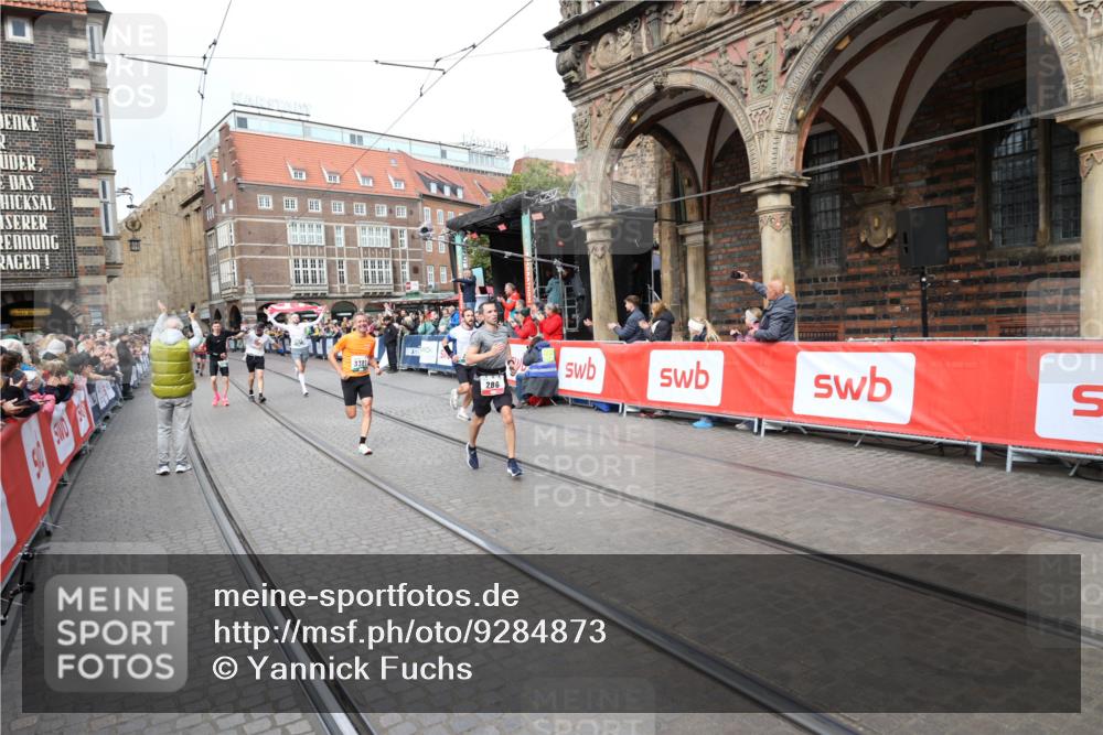 05.10.2025 - 20. swb-Marathon Bremen Yannick Fuchs http://msf.ph/oto/9284873 05.10.2025 13:03:01 Ziel 288, 539, 2585, 3381 meine-sportfotos.de
