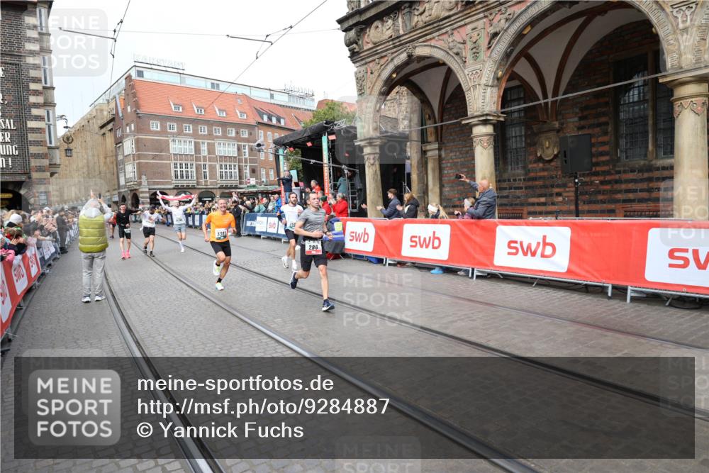 05.10.2025 - 20. swb-Marathon Bremen Yannick Fuchs http://msf.ph/oto/9284887 05.10.2025 13:03:02 Ziel 288, 539, 2585, 3197, 3381 meine-sportfotos.de