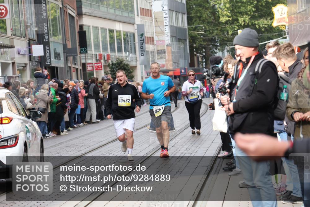 05.10.2025 - 20. swb-Marathon Bremen Strokosch-Dieckow http://msf.ph/oto/9284889 05.10.2025 11:28:48 Ziel 7174, 9257, 9559, 7174, 9257, 9559 meine-sportfotos.de