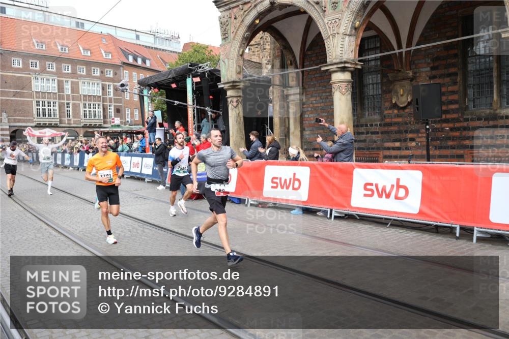 05.10.2025 - 20. swb-Marathon Bremen Yannick Fuchs http://msf.ph/oto/9284891 05.10.2025 13:03:02 Ziel 288, 539, 2585, 3197, 3381 meine-sportfotos.de