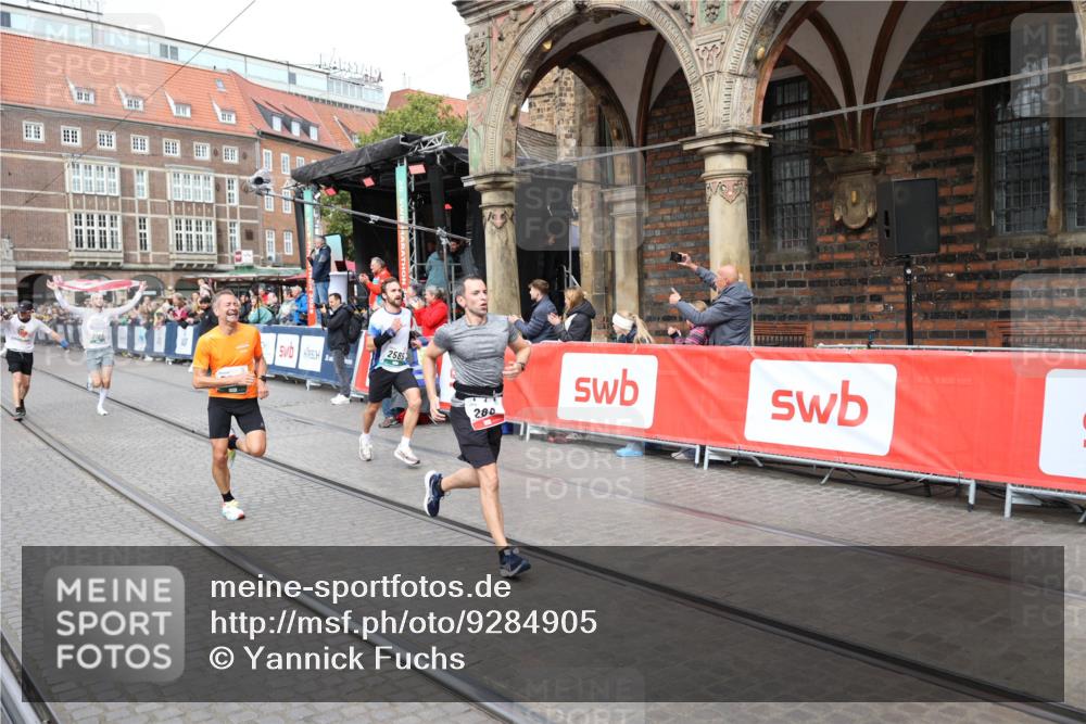 05.10.2025 - 20. swb-Marathon Bremen Yannick Fuchs http://msf.ph/oto/9284905 05.10.2025 13:03:02 Ziel 288, 539, 2585, 3197, 3381 meine-sportfotos.de