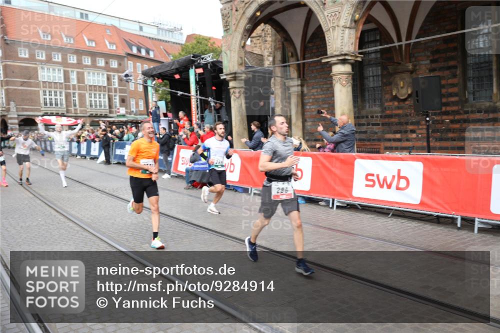05.10.2025 - 20. swb-Marathon Bremen Yannick Fuchs http://msf.ph/oto/9284914 05.10.2025 13:03:02 Ziel 288, 539, 2585, 3197, 3381 meine-sportfotos.de