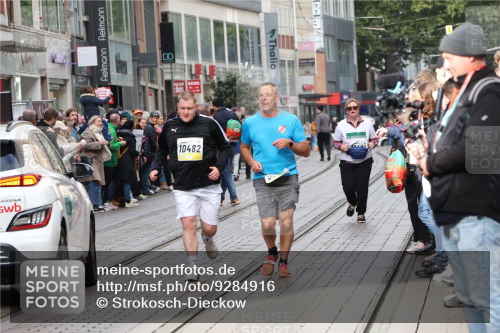 05.10.2025 - 20. swb-Marathon Bremen Strokosch-Dieckow http://msf.ph/oto/9284916 05.10.2025 11:28:49 Ziel 7174, 9257, 9559, 10482, 7174, 9257, 9559, 10482 meine-sportfotos.de