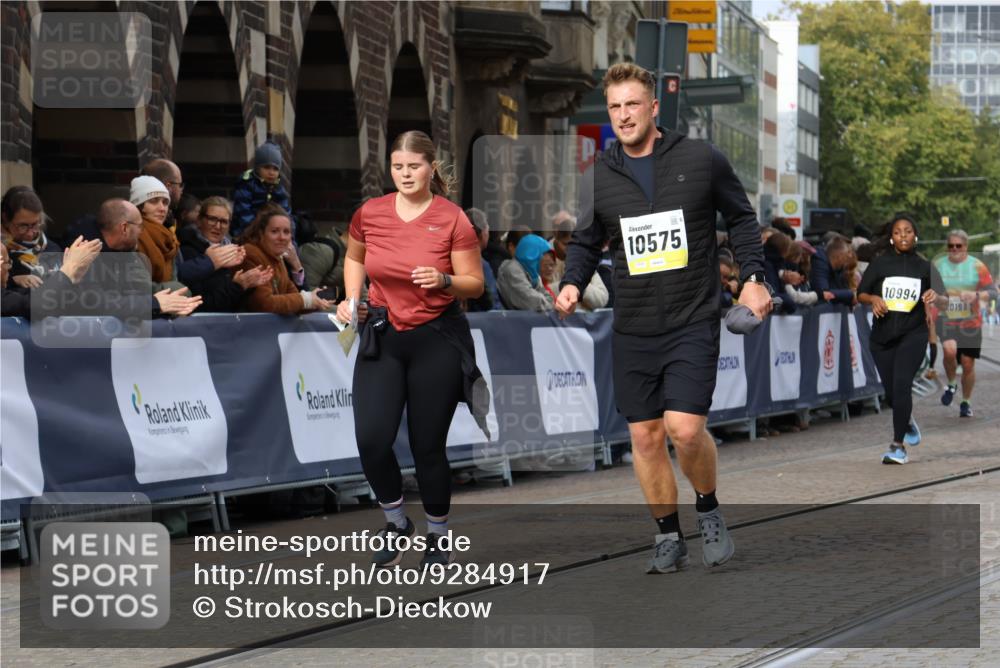 05.10.2025 - 20. swb-Marathon Bremen Strokosch-Dieckow http://msf.ph/oto/9284917 05.10.2025 11:18:12 Ziel 9348, 9465, 9477, 10198, 10575, 10994 meine-sportfotos.de