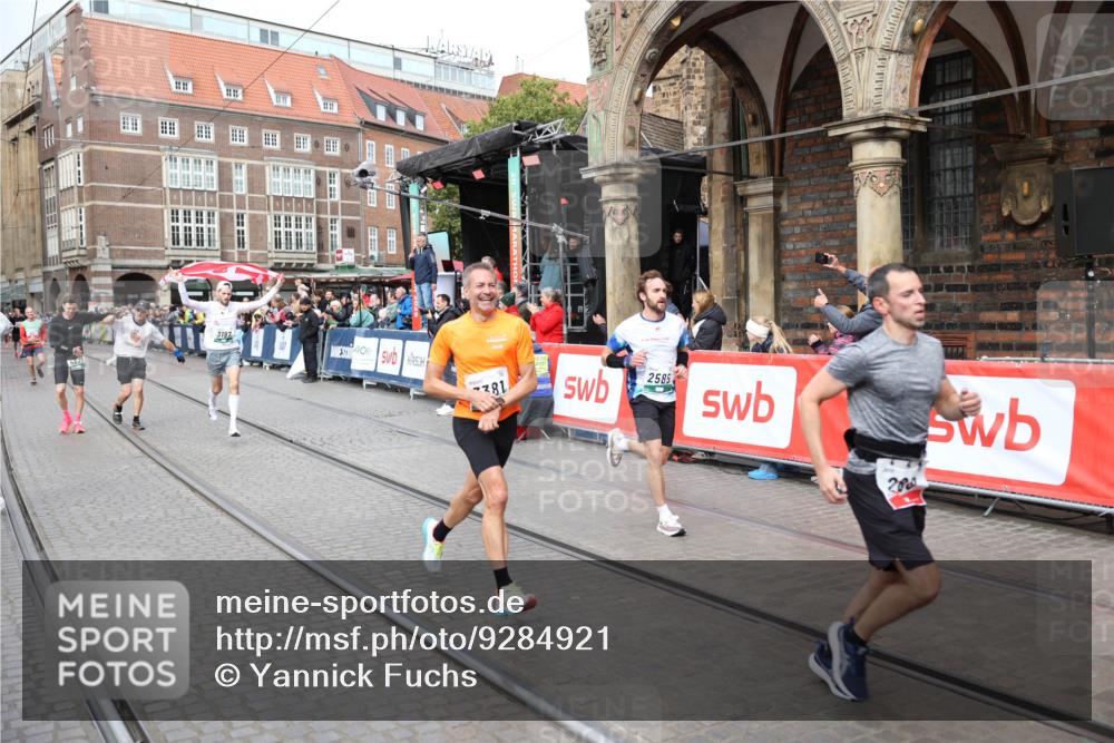 05.10.2025 - 20. swb-Marathon Bremen Yannick Fuchs http://msf.ph/oto/9284921 05.10.2025 13:03:02 Ziel 288, 539, 2585, 3197, 3381 meine-sportfotos.de