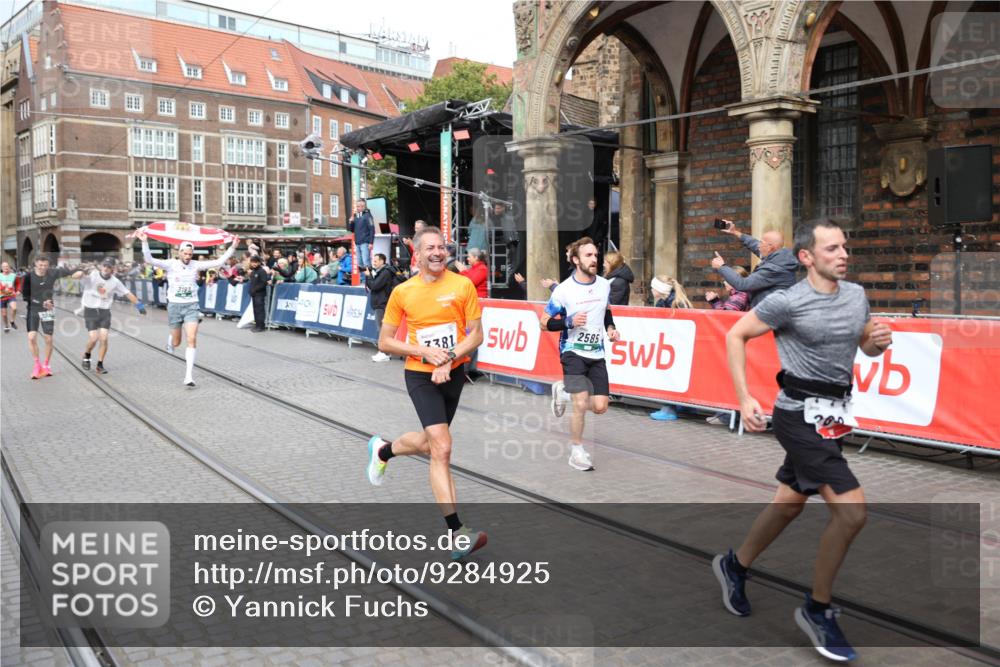 05.10.2025 - 20. swb-Marathon Bremen Yannick Fuchs http://msf.ph/oto/9284925 05.10.2025 13:03:02 Ziel 288, 539, 2585, 3197, 3381 meine-sportfotos.de