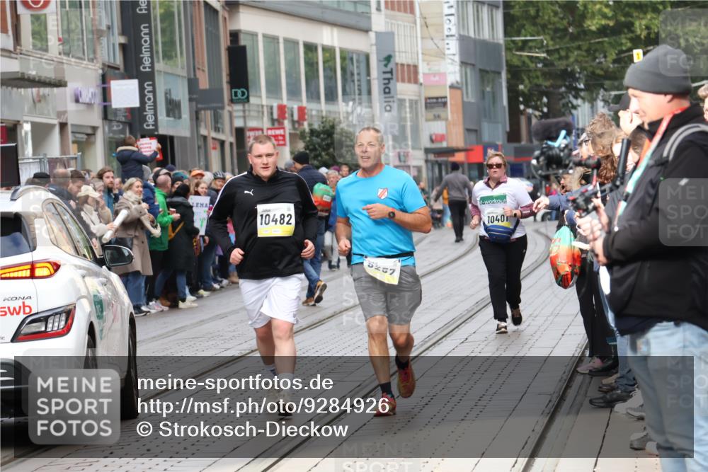 05.10.2025 - 20. swb-Marathon Bremen Strokosch-Dieckow http://msf.ph/oto/9284926 05.10.2025 11:28:50 Ziel 7174, 9257, 9559, 10482, 7174, 9257, 9559, 10482 meine-sportfotos.de
