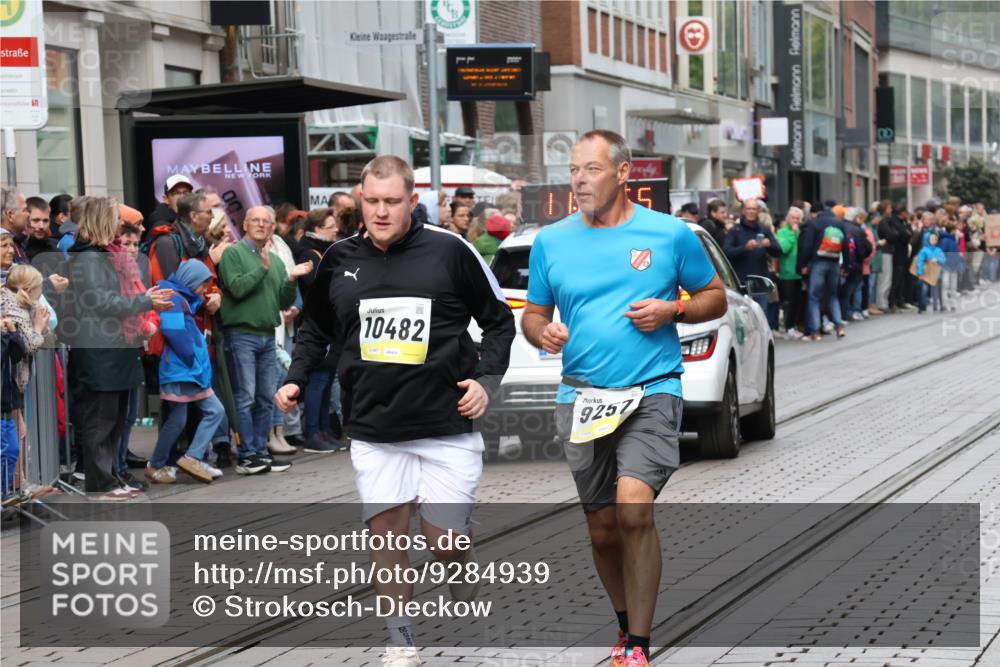 05.10.2025 - 20. swb-Marathon Bremen Strokosch-Dieckow http://msf.ph/oto/9284939 05.10.2025 11:28:55 Ziel 7174, 9257, 9559, 10482, 7174, 9257, 9559, 10482 meine-sportfotos.de