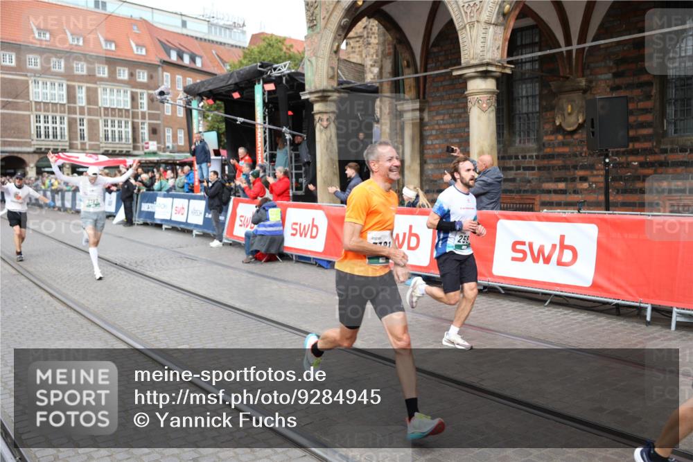 05.10.2025 - 20. swb-Marathon Bremen Yannick Fuchs http://msf.ph/oto/9284945 05.10.2025 13:03:03 Ziel 288, 539, 2585, 3197, 3381 meine-sportfotos.de