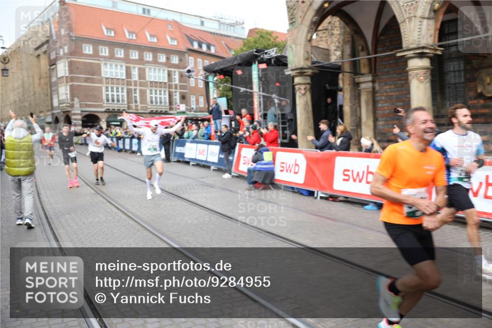 05.10.2025 - 20. swb-Marathon Bremen Yannick Fuchs http://msf.ph/oto/9284955 05.10.2025 13:03:03 Ziel 288, 539, 2585, 3197, 3381 meine-sportfotos.de