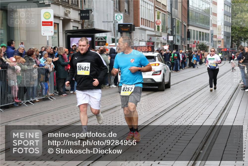 05.10.2025 - 20. swb-Marathon Bremen Strokosch-Dieckow http://msf.ph/oto/9284956 05.10.2025 11:28:56 Ziel 7174, 9257, 9559, 10482, 7174, 9257, 9559, 10482 meine-sportfotos.de