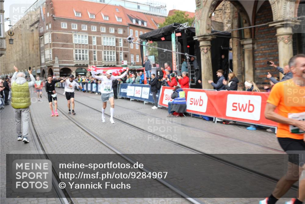 05.10.2025 - 20. swb-Marathon Bremen Yannick Fuchs http://msf.ph/oto/9284967 05.10.2025 13:03:03 Ziel 288, 539, 2585, 3197, 3381 meine-sportfotos.de