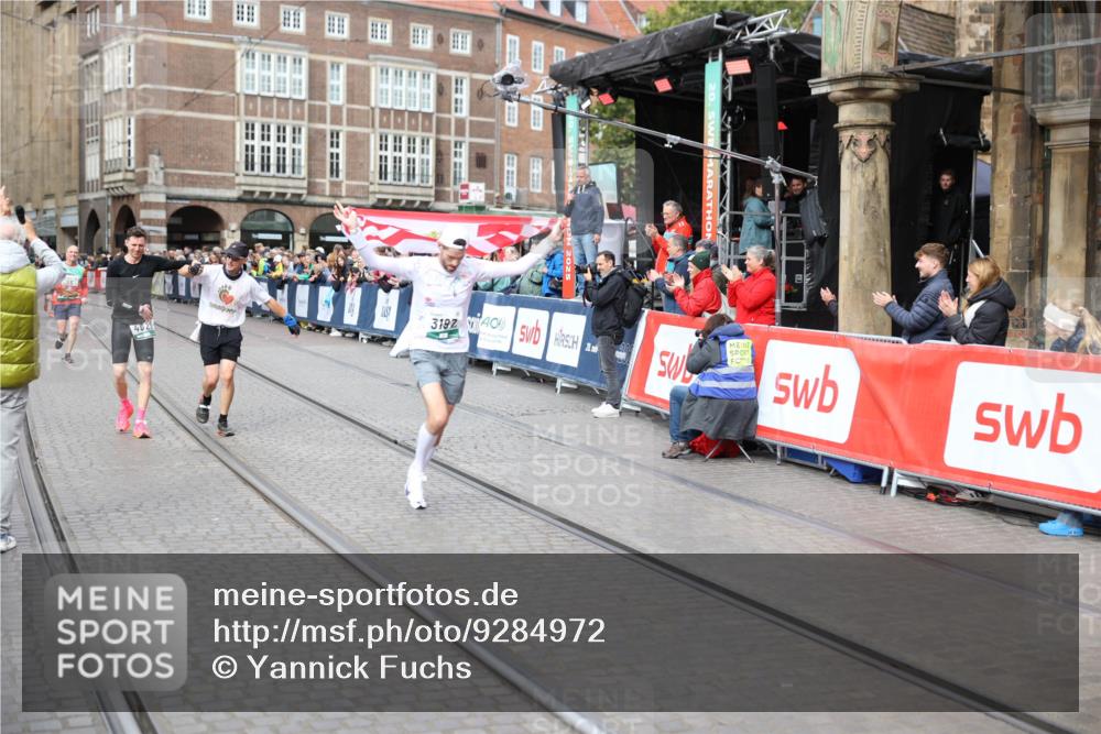 05.10.2025 - 20. swb-Marathon Bremen Yannick Fuchs http://msf.ph/oto/9284972 05.10.2025 13:03:03 Ziel 288, 539, 2585, 3197, 3381 meine-sportfotos.de