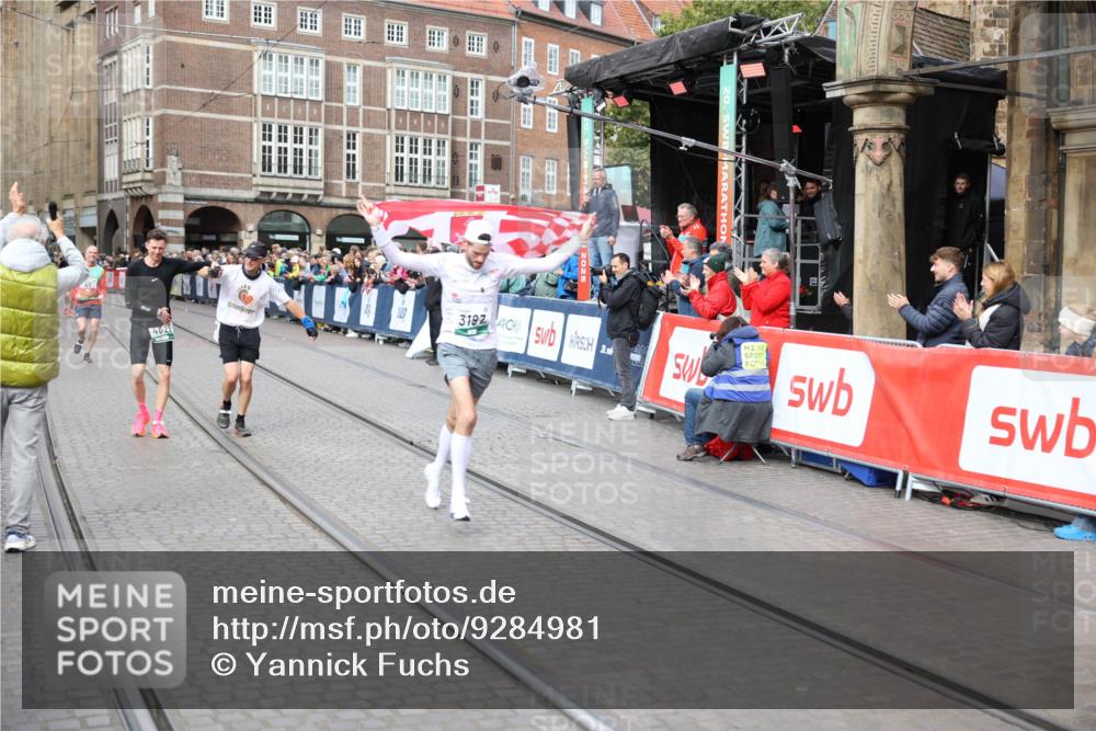 05.10.2025 - 20. swb-Marathon Bremen Yannick Fuchs http://msf.ph/oto/9284981 05.10.2025 13:03:03 Ziel 288, 539, 2585, 3197, 3381 meine-sportfotos.de