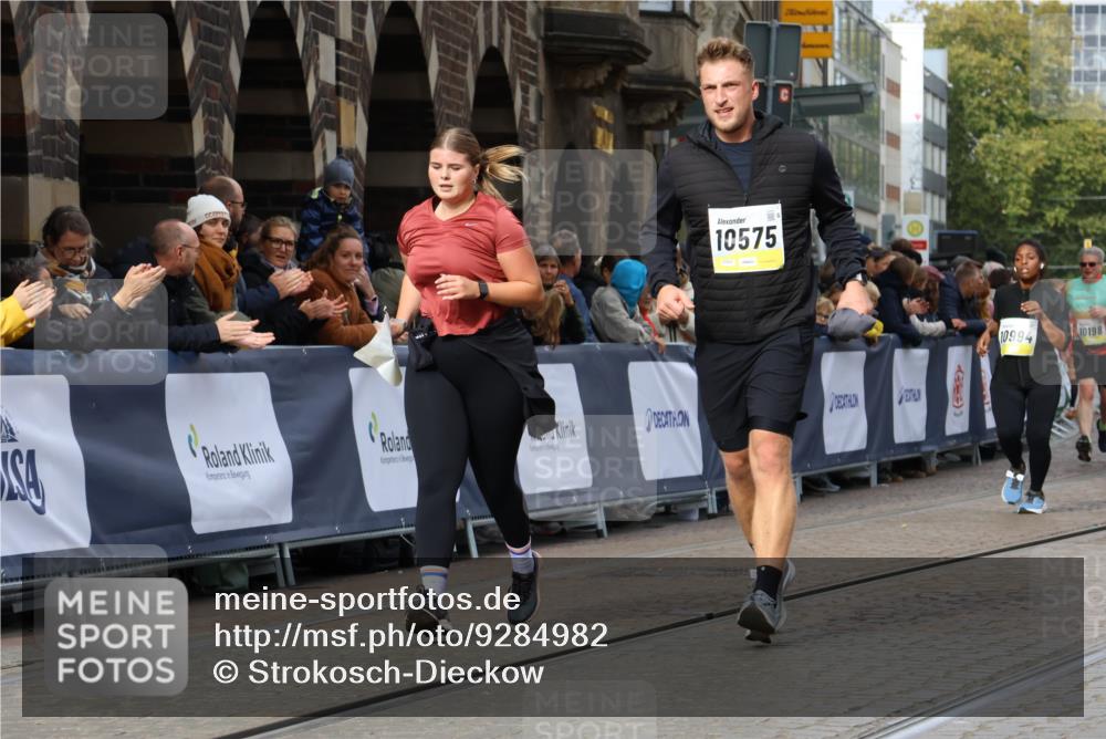 05.10.2025 - 20. swb-Marathon Bremen Strokosch-Dieckow http://msf.ph/oto/9284982 05.10.2025 11:18:12 Ziel 9348, 9465, 9477, 10198, 10575, 10994 meine-sportfotos.de