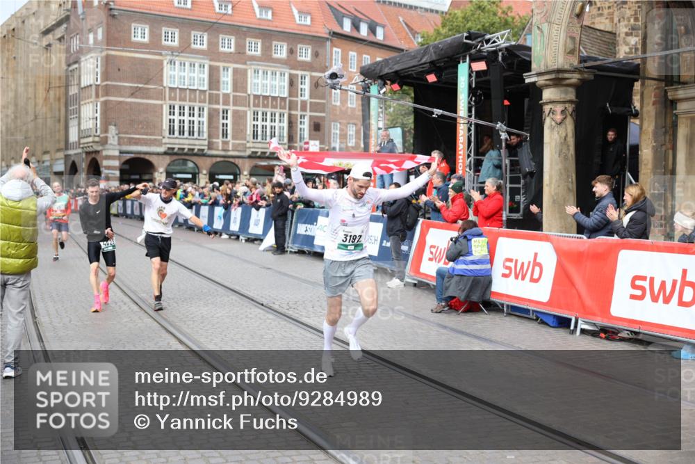 05.10.2025 - 20. swb-Marathon Bremen Yannick Fuchs http://msf.ph/oto/9284989 05.10.2025 13:03:04 Ziel 288, 2585, 3197, 3381 meine-sportfotos.de