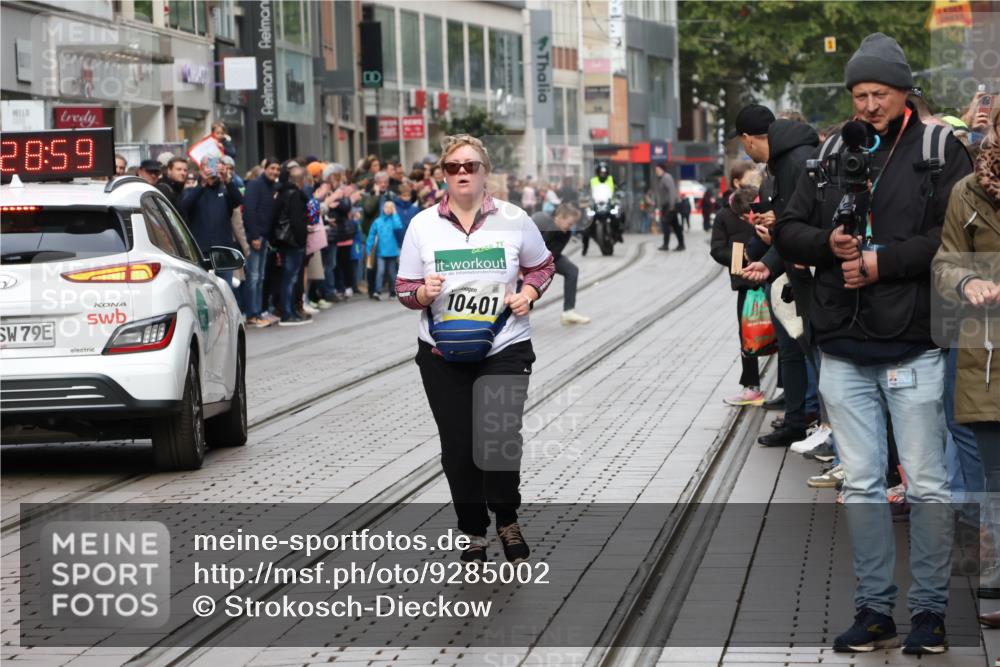 05.10.2025 - 20. swb-Marathon Bremen Strokosch-Dieckow http://msf.ph/oto/9285002 05.10.2025 11:28:59 Ziel 7174, 9257, 9559, 10401, 10482, 7174, 9257, 9559, 10401, 10482 meine-sportfotos.de