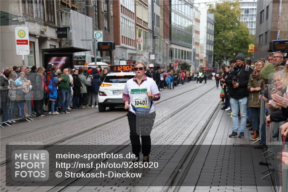 05.10.2025 - 20. swb-Marathon Bremen Strokosch-Dieckow http://msf.ph/oto/9285020 05.10.2025 11:29:02 Ziel 9257, 9559, 10401, 10482, 9257, 9559, 10401, 10482 meine-sportfotos.de