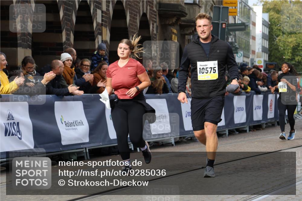 05.10.2025 - 20. swb-Marathon Bremen Strokosch-Dieckow http://msf.ph/oto/9285036 05.10.2025 11:18:12 Ziel 9348, 9465, 9477, 10198, 10575, 10994 meine-sportfotos.de
