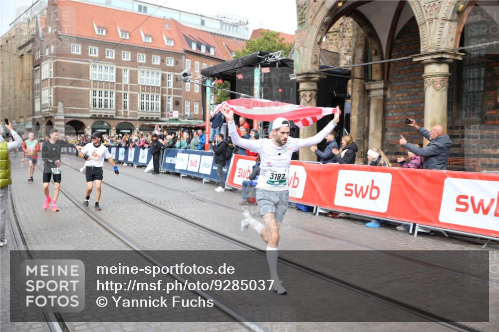 05.10.2025 - 20. swb-Marathon Bremen Yannick Fuchs http://msf.ph/oto/9285037 05.10.2025 13:03:04 Ziel 288, 2585, 3197, 3381 meine-sportfotos.de