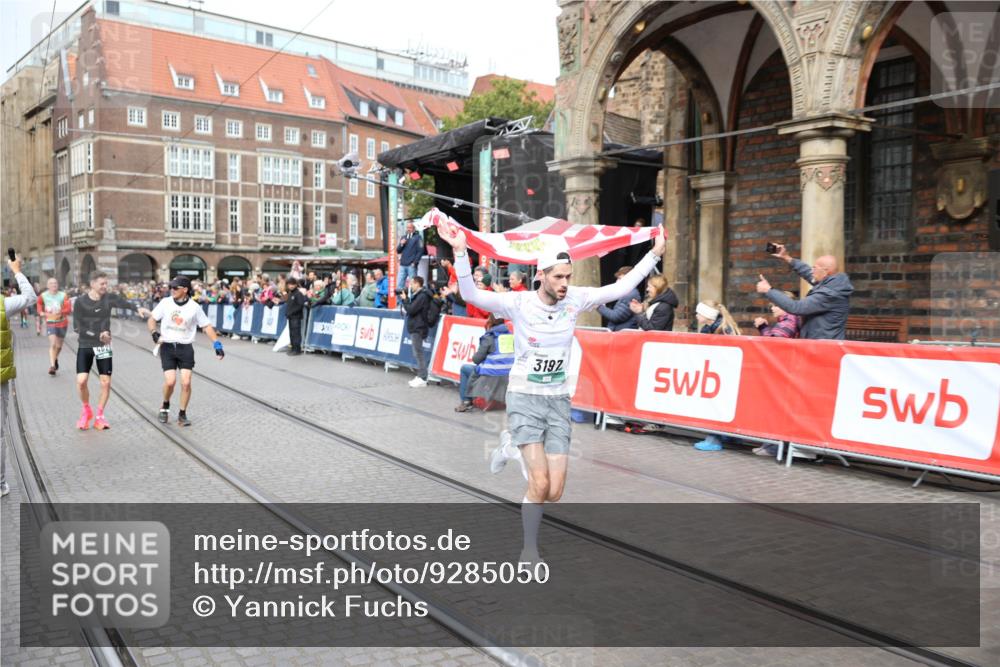05.10.2025 - 20. swb-Marathon Bremen Yannick Fuchs http://msf.ph/oto/9285050 05.10.2025 13:03:04 Ziel 288, 2585, 3197, 3381 meine-sportfotos.de