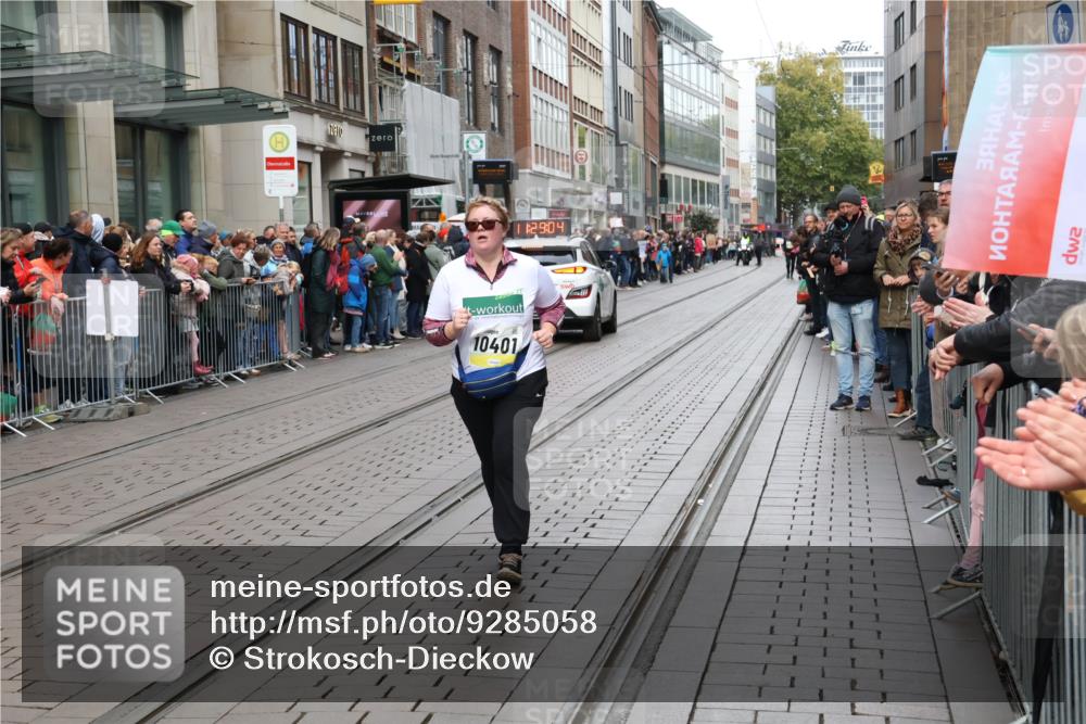 05.10.2025 - 20. swb-Marathon Bremen Strokosch-Dieckow http://msf.ph/oto/9285058 05.10.2025 11:29:03 Ziel 9257, 9559, 10401, 10482, 9257, 9559, 10401, 10482 meine-sportfotos.de