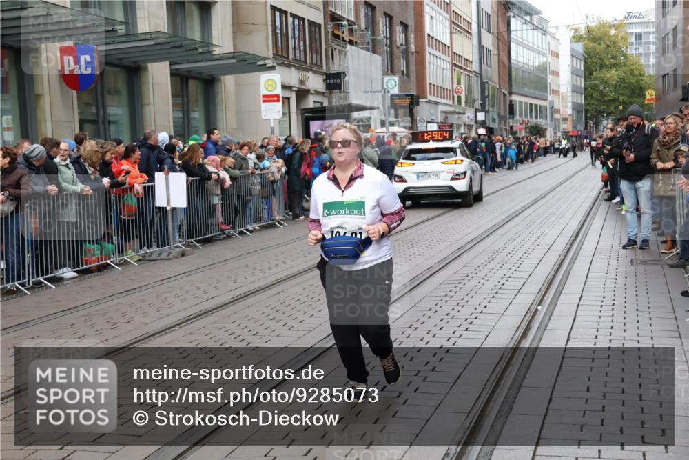 05.10.2025 - 20. swb-Marathon Bremen Strokosch-Dieckow http://msf.ph/oto/9285073 05.10.2025 11:29:04 Ziel 9257, 9559, 10401, 10482, 9257, 9559, 10401, 10482 meine-sportfotos.de