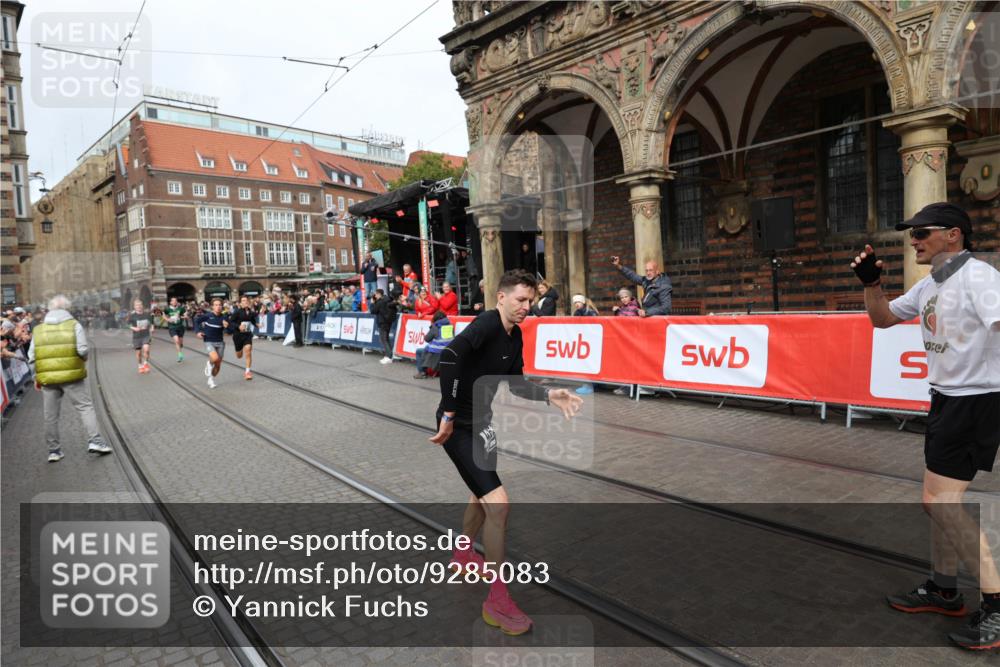 05.10.2025 - 20. swb-Marathon Bremen Yannick Fuchs http://msf.ph/oto/9285083 05.10.2025 13:03:10 Ziel 45, 288, 2141, 2585, 2939, 3197, 3381, 4629 meine-sportfotos.de