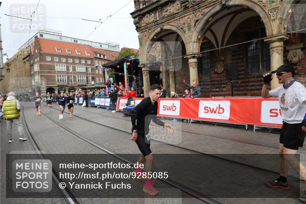 05.10.2025 - 20. swb-Marathon Bremen Yannick Fuchs http://msf.ph/oto/9285085 05.10.2025 13:03:10 Ziel 45, 288, 2141, 2585, 2939, 3197, 3381, 4629 meine-sportfotos.de