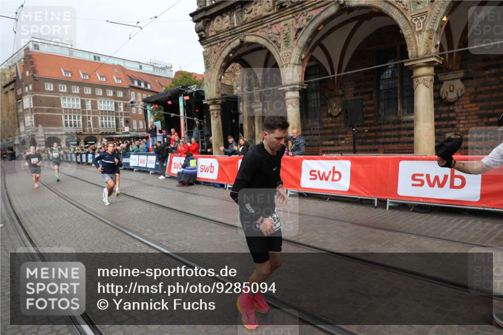 05.10.2025 - 20. swb-Marathon Bremen Yannick Fuchs http://msf.ph/oto/9285094 05.10.2025 13:03:11 Ziel 45, 2141, 2585, 2939, 3197, 3381, 4629 meine-sportfotos.de