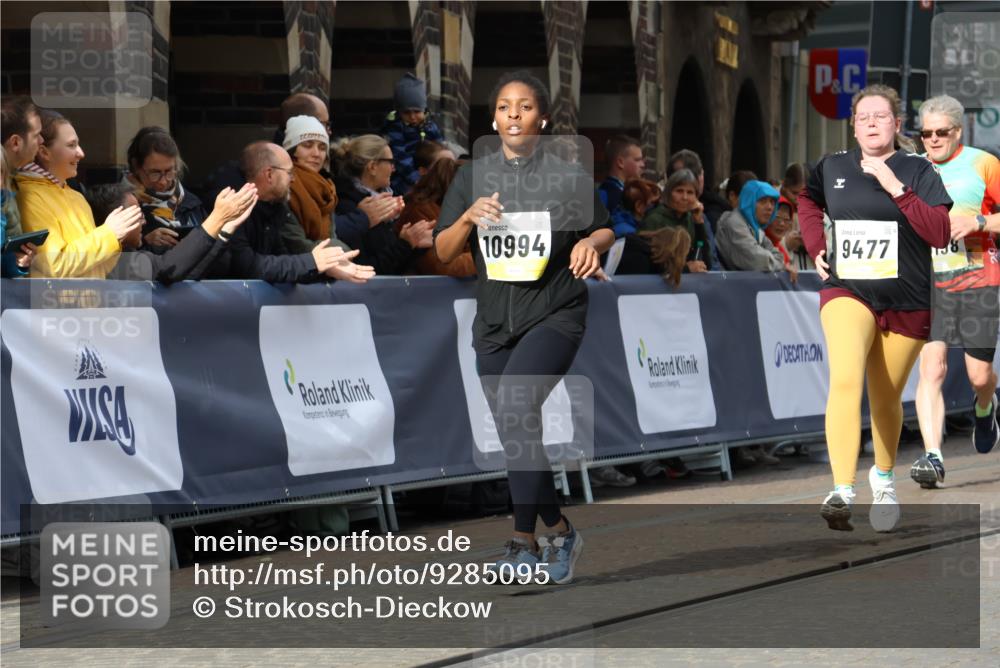05.10.2025 - 20. swb-Marathon Bremen Strokosch-Dieckow http://msf.ph/oto/9285095 05.10.2025 11:18:16 Ziel 9348, 9465, 9477, 10198, 10575, 10994 meine-sportfotos.de