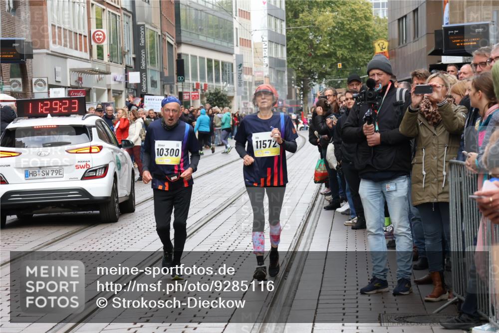 05.10.2025 - 20. swb-Marathon Bremen Strokosch-Dieckow http://msf.ph/oto/9285116 05.10.2025 11:29:23 Ziel 10300, 10401, 11572, 10300, 10401, 11572 meine-sportfotos.de