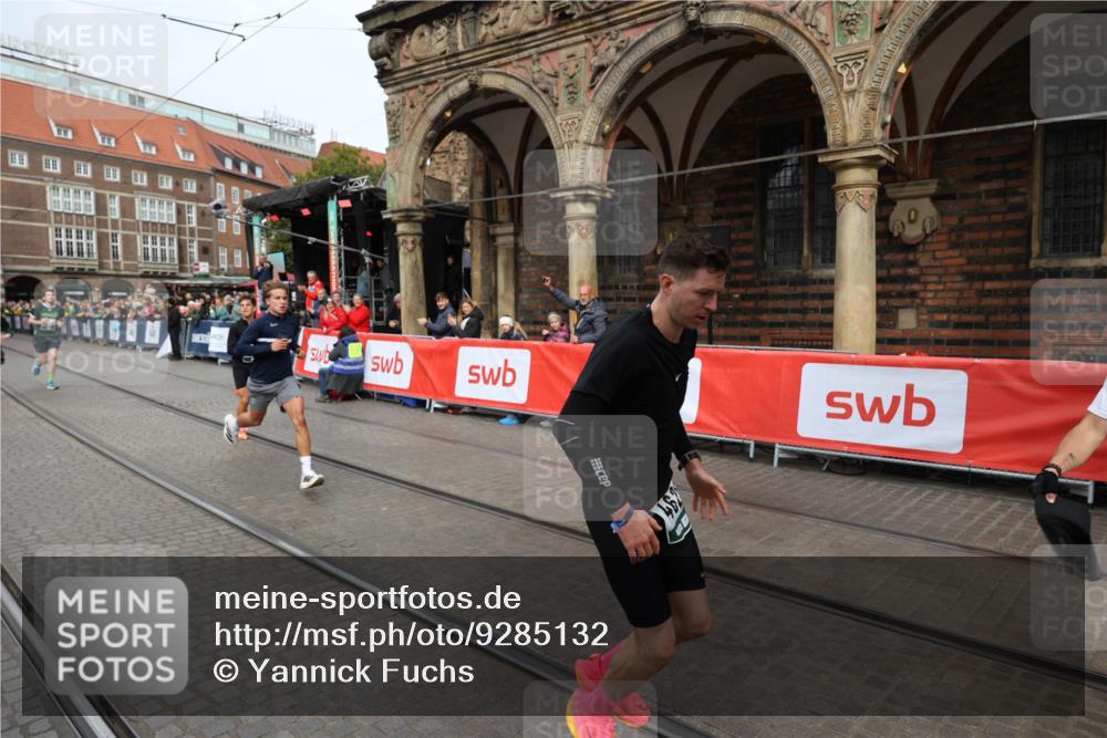 05.10.2025 - 20. swb-Marathon Bremen Yannick Fuchs http://msf.ph/oto/9285132 05.10.2025 13:03:11 Ziel 45, 2141, 2585, 2939, 3197, 3381, 4629 meine-sportfotos.de