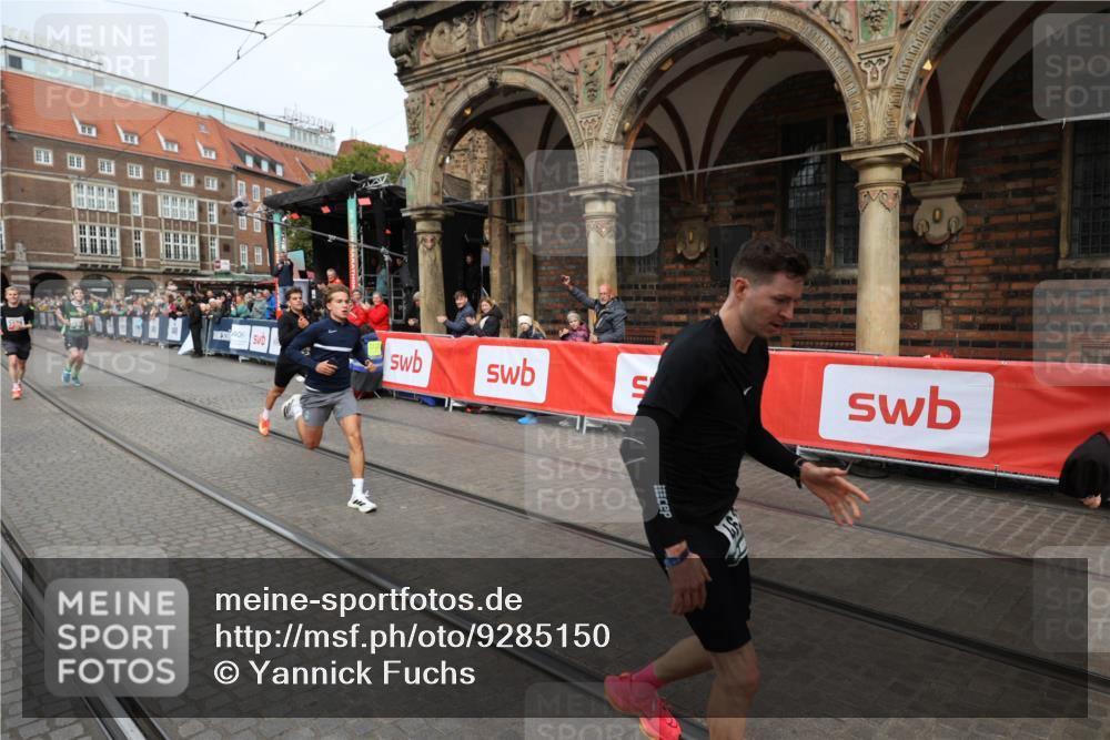 05.10.2025 - 20. swb-Marathon Bremen Yannick Fuchs http://msf.ph/oto/9285150 05.10.2025 13:03:11 Ziel 45, 2141, 2585, 2939, 3197, 3381, 4629 meine-sportfotos.de