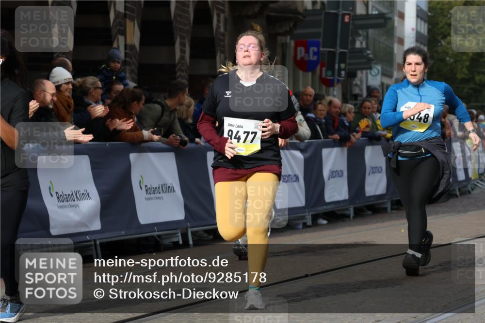 05.10.2025 - 20. swb-Marathon Bremen Strokosch-Dieckow http://msf.ph/oto/9285178 05.10.2025 11:18:17 Ziel 9348, 9465, 9477, 10198, 10575, 10994 meine-sportfotos.de