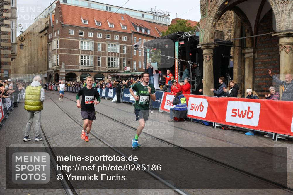 05.10.2025 - 20. swb-Marathon Bremen Yannick Fuchs http://msf.ph/oto/9285186 05.10.2025 13:03:13 Ziel 45, 2036, 2141, 2939, 4629, 7675 meine-sportfotos.de