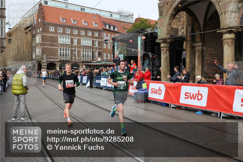 05.10.2025 - 20. swb-Marathon Bremen Yannick Fuchs http://msf.ph/oto/9285208 05.10.2025 13:03:13 Ziel 45, 2036, 2141, 2939, 4629, 7675 meine-sportfotos.de